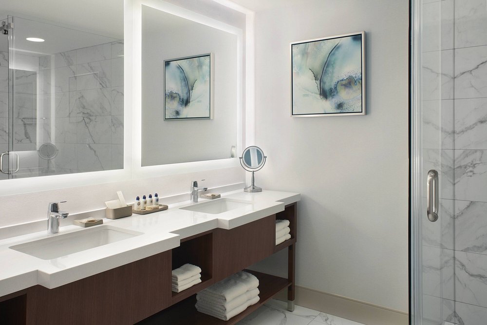 junior-suite-bathroom6556